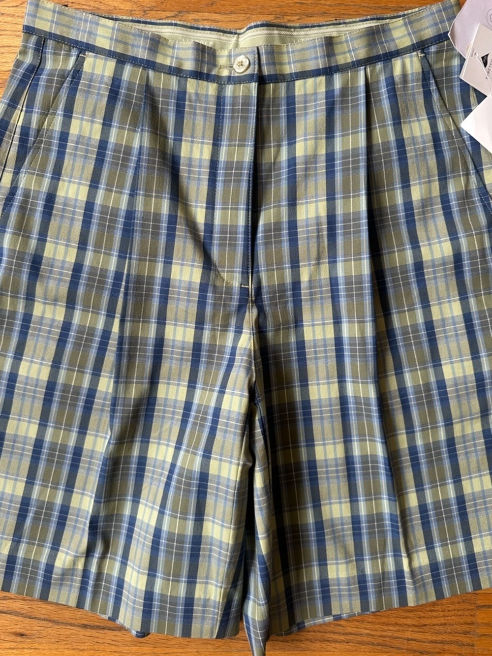 LIZGOLF by Liz Claiborne Women's Plaid Shorts with Rubber Waistband - Picture 4 of 7